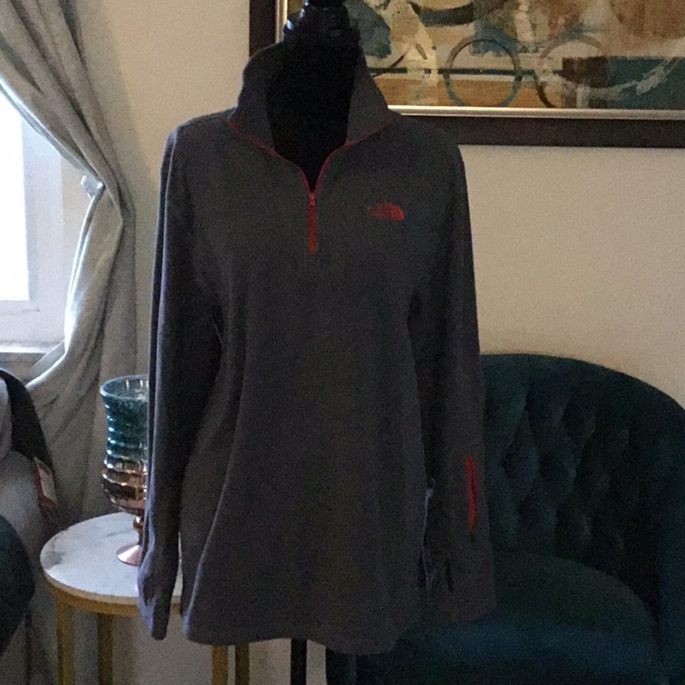 Very Nice Condition North Face Pullover